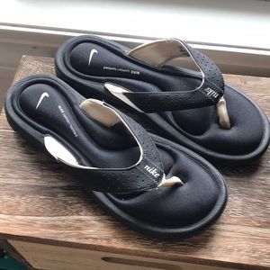 Nike Cushioned Sandals